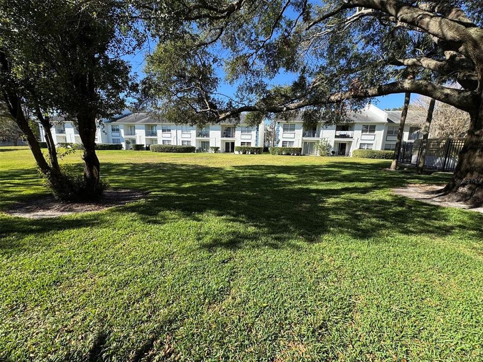 For Sale: $179,900 (2 beds, 2 baths, 879 Square Feet)
