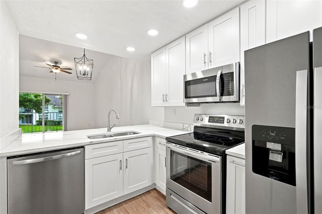 For Sale: $179,900 (2 beds, 2 baths, 879 Square Feet)