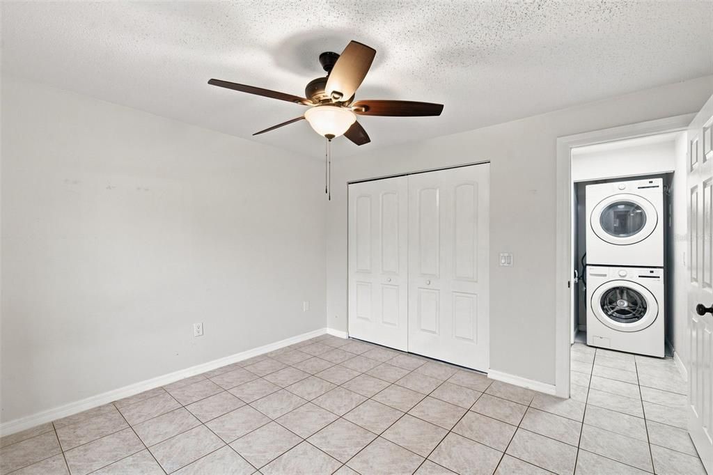 For Sale: $179,900 (2 beds, 2 baths, 879 Square Feet)