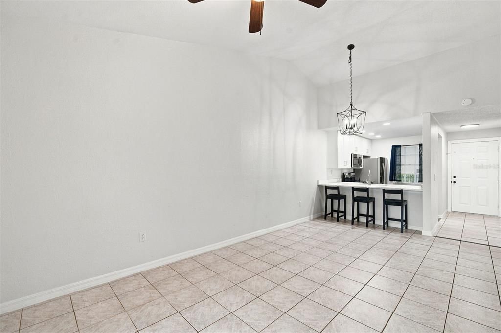For Sale: $179,900 (2 beds, 2 baths, 879 Square Feet)