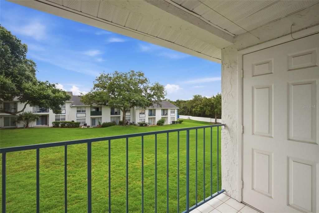 For Sale: $179,900 (2 beds, 2 baths, 879 Square Feet)