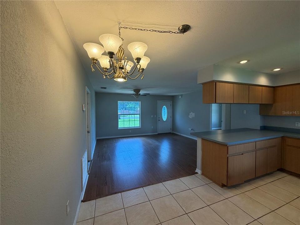 For Sale: $205,000 (3 beds, 2 baths, 1055 Square Feet)