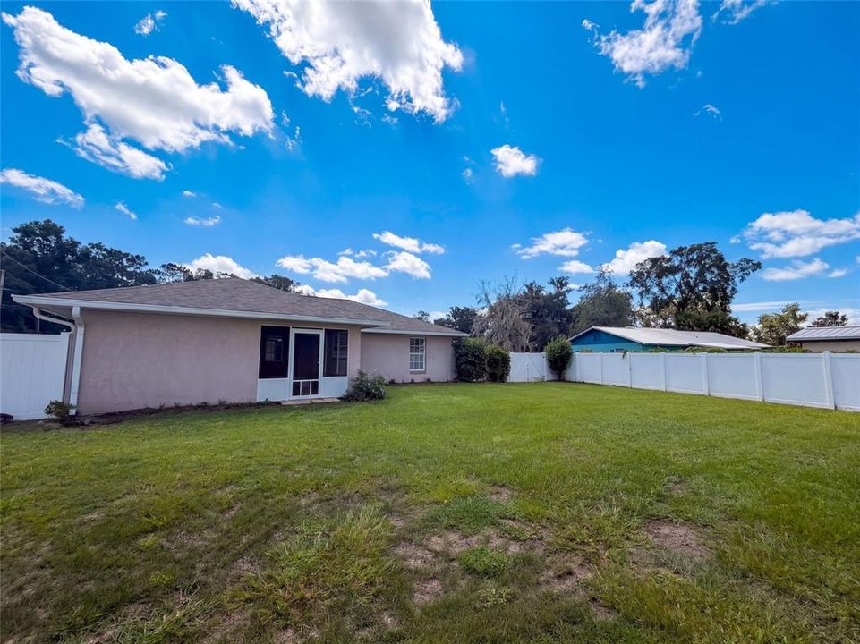 For Sale: $205,000 (3 beds, 2 baths, 1055 Square Feet)