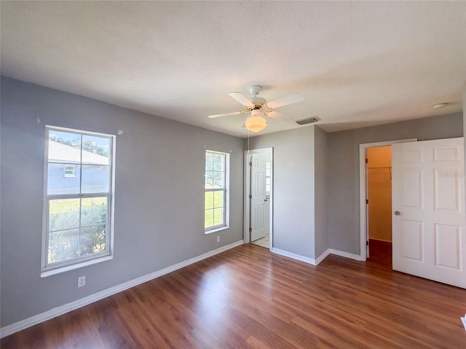 For Sale: $205,000 (3 beds, 2 baths, 1055 Square Feet)