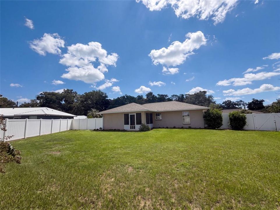 For Sale: $205,000 (3 beds, 2 baths, 1055 Square Feet)