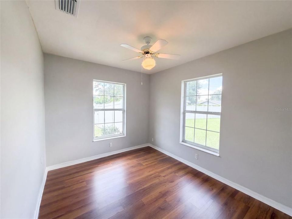 For Sale: $205,000 (3 beds, 2 baths, 1055 Square Feet)
