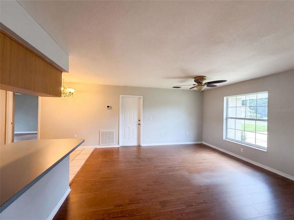 For Sale: $205,000 (3 beds, 2 baths, 1055 Square Feet)