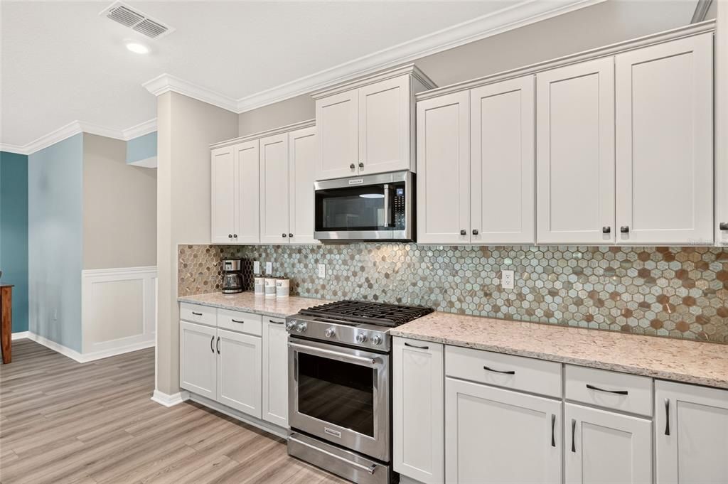 For Sale: $388,000 (3 beds, 2 baths, 1959 Square Feet)