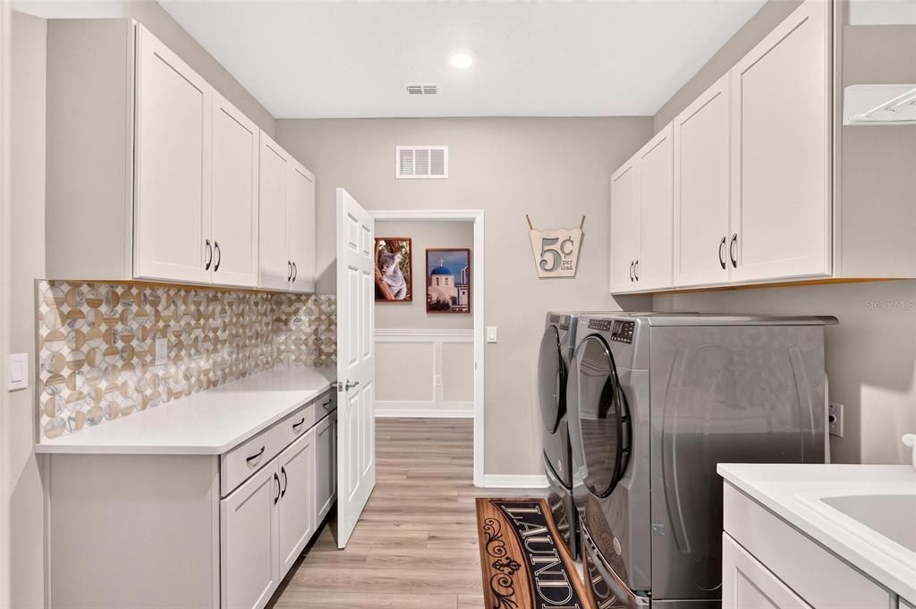 For Sale: $388,000 (3 beds, 2 baths, 1959 Square Feet)