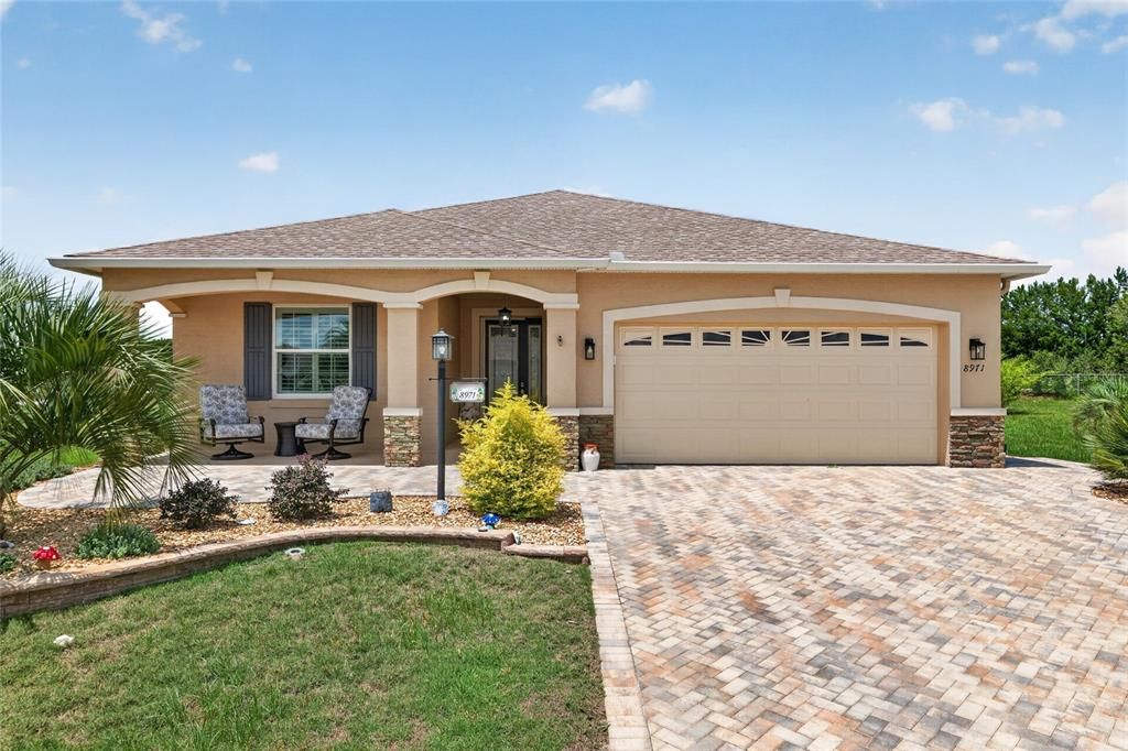 For Sale: $388,000 (3 beds, 2 baths, 1959 Square Feet)