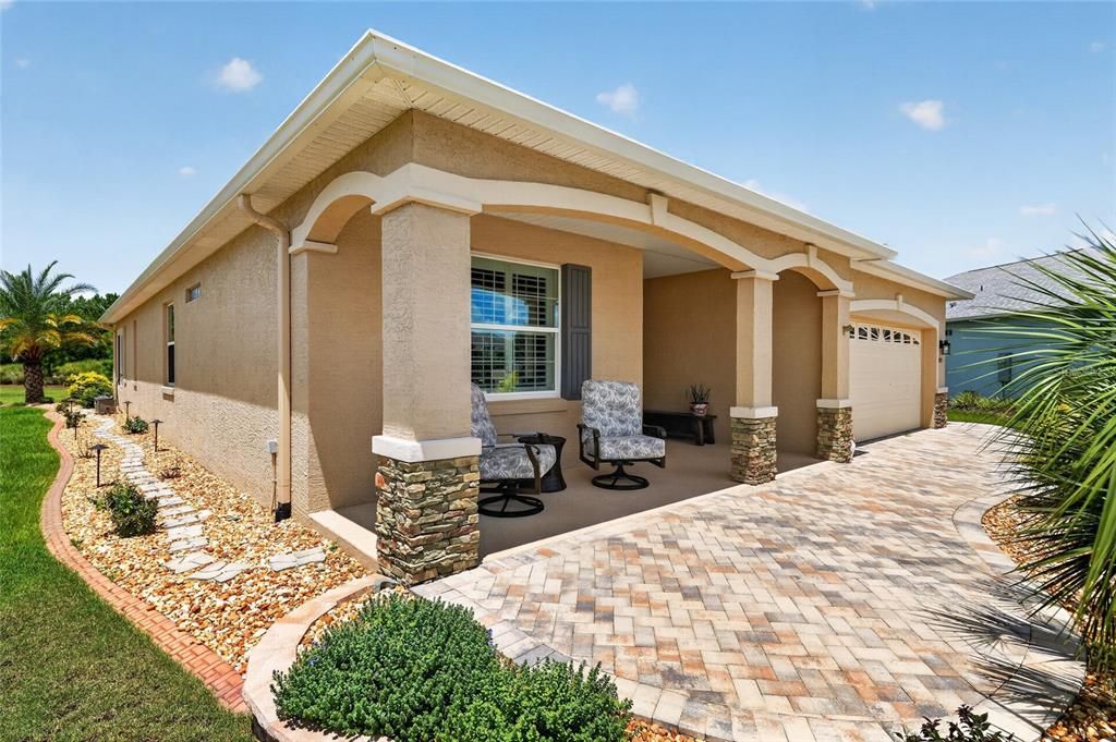 For Sale: $388,000 (3 beds, 2 baths, 1959 Square Feet)