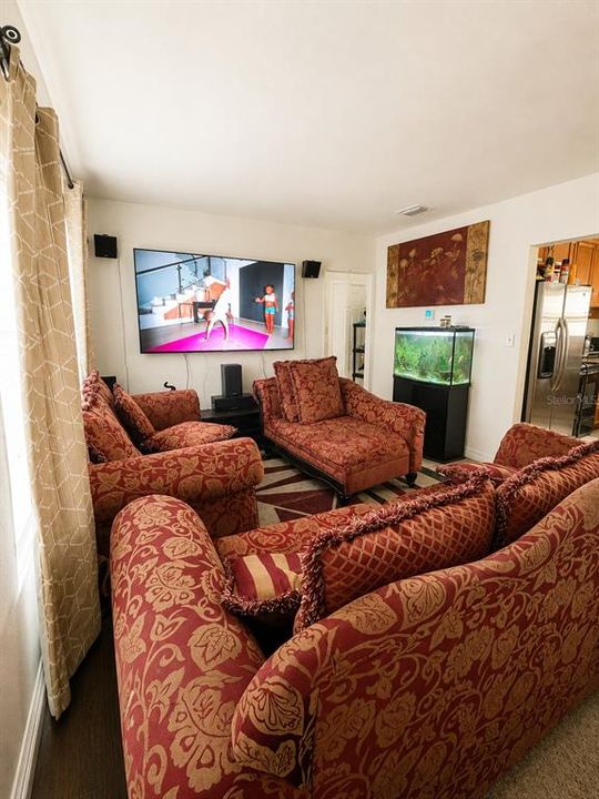 For Sale: $214,900 (3 beds, 1 baths, 962 Square Feet)