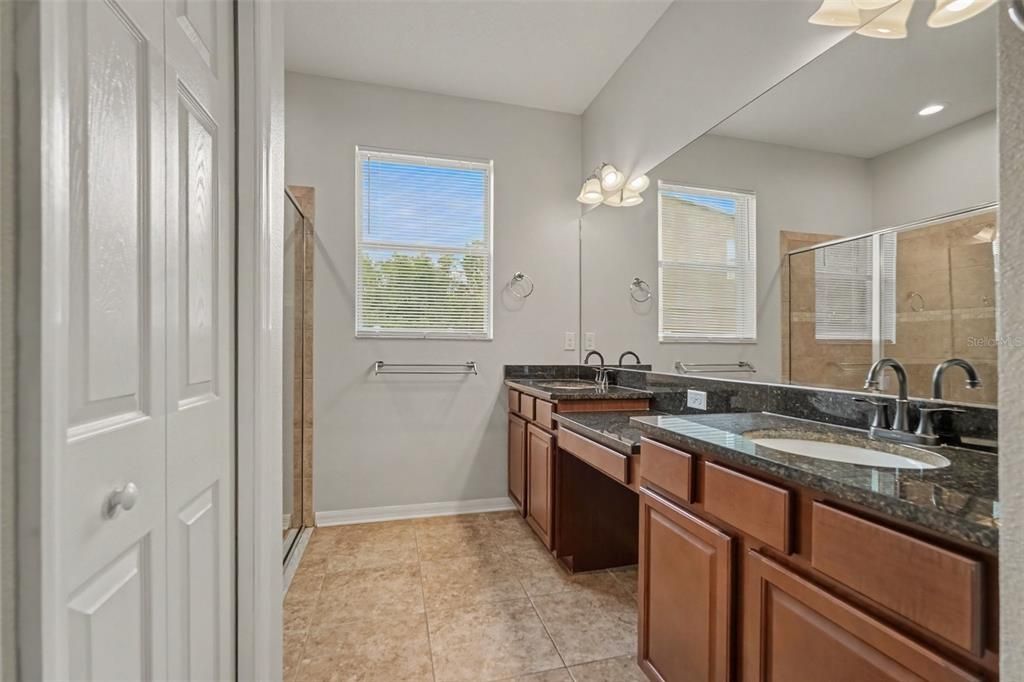 En Venta: $369,900 (4 camas, 2 baños, 2546 Pies cuadrados)