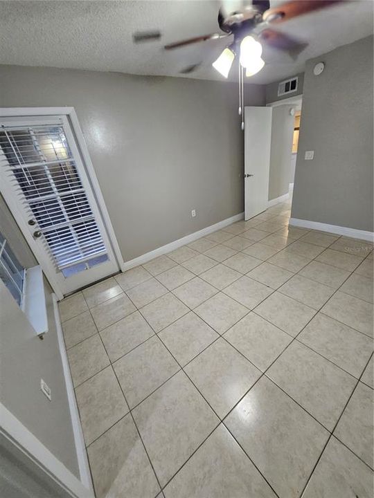 For Rent: $1,200 (1 beds, 1 baths, 780 Square Feet)