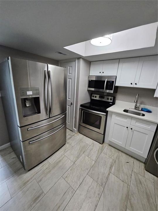 For Rent: $1,200 (1 beds, 1 baths, 780 Square Feet)