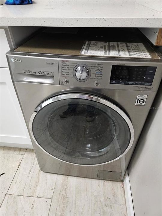 For Rent: $1,200 (1 beds, 1 baths, 780 Square Feet)