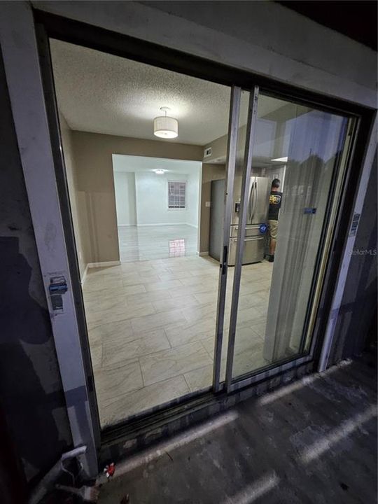 For Rent: $1,200 (1 beds, 1 baths, 780 Square Feet)