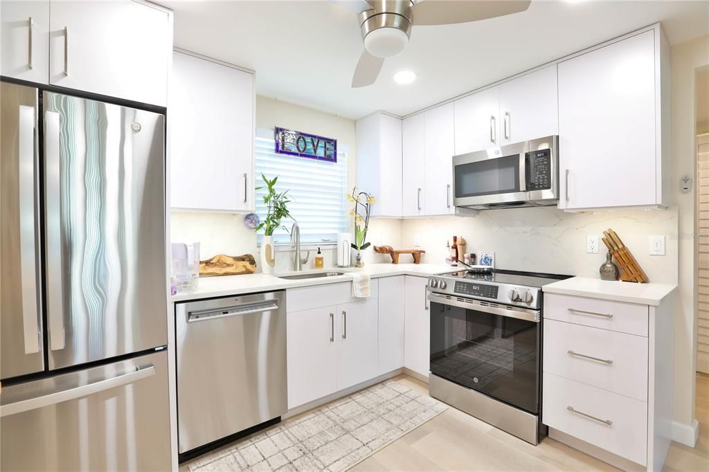 For Rent: $1,800 (2 beds, 2 baths, 1015 Square Feet)