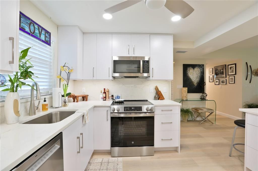 For Rent: $1,800 (2 beds, 2 baths, 1015 Square Feet)