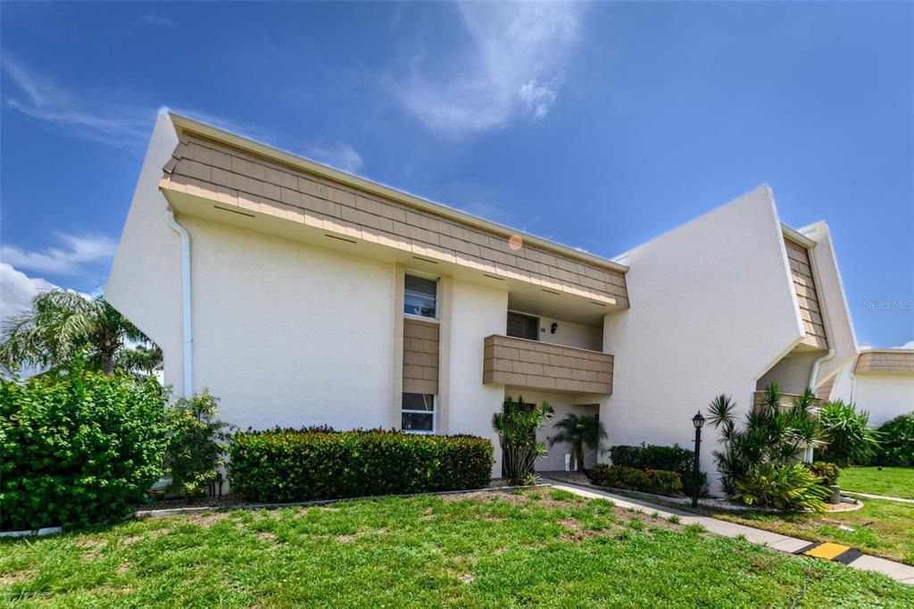 For Rent: $1,650 (2 beds, 2 baths, 1114 Square Feet)