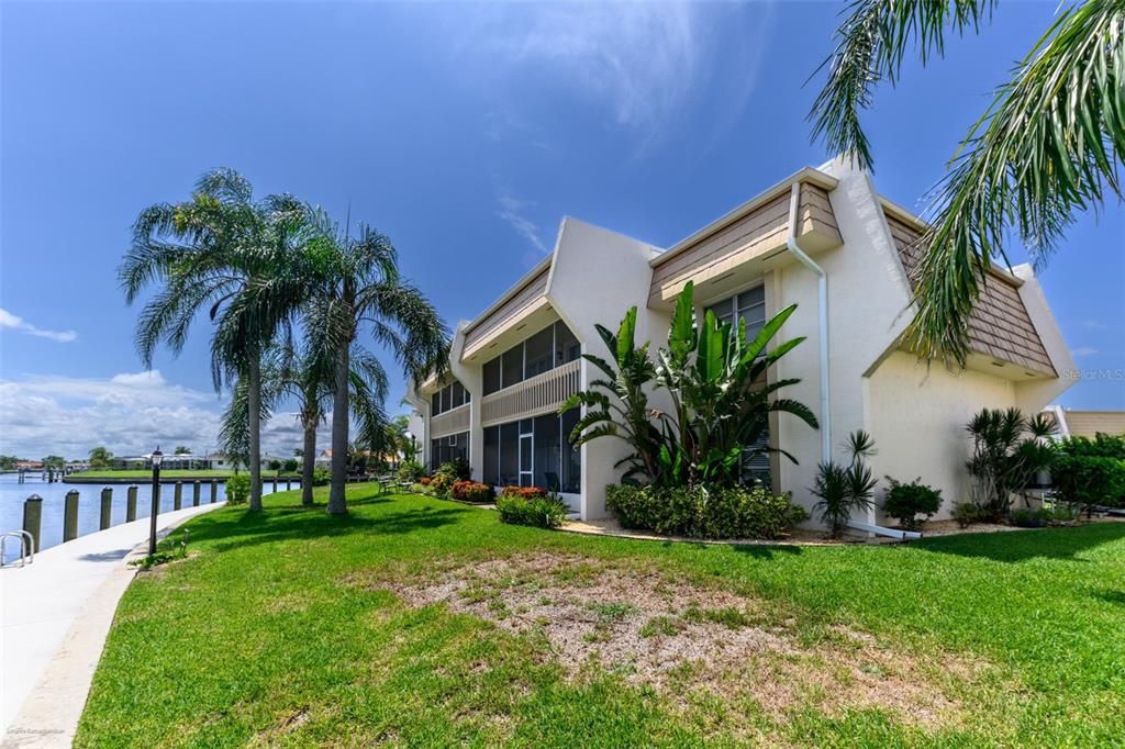 For Rent: $1,650 (2 beds, 2 baths, 1114 Square Feet)