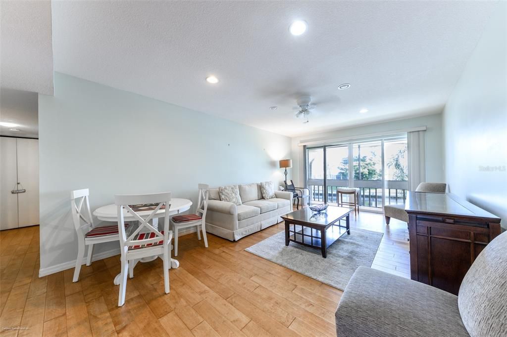 For Rent: $1,650 (2 beds, 2 baths, 1114 Square Feet)