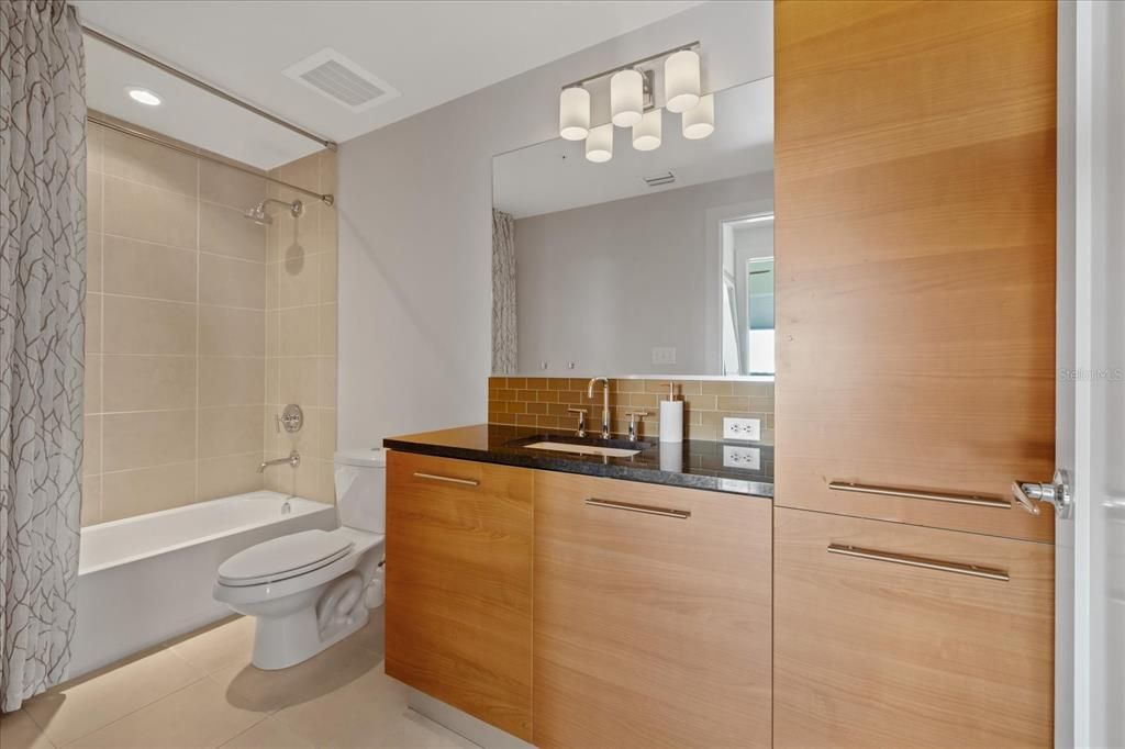 En Venta: $800,000 (2 camas, 2 baños, 1384 Pies cuadrados)