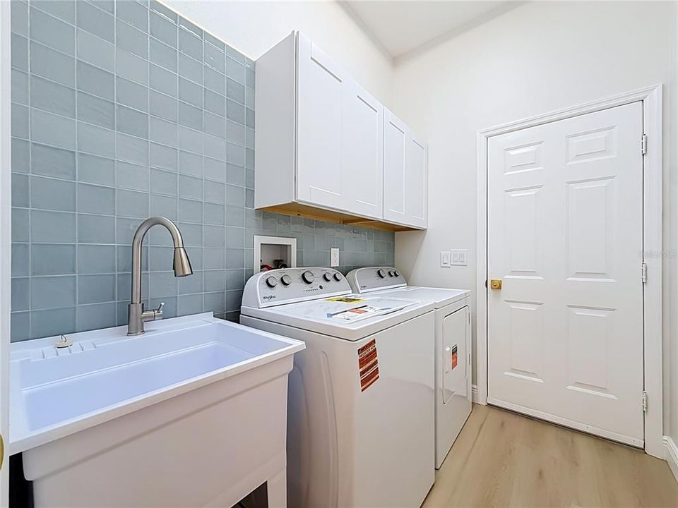 Activo con contrato: $849,000 (4 camas, 2 baños, 2312 Pies cuadrados)