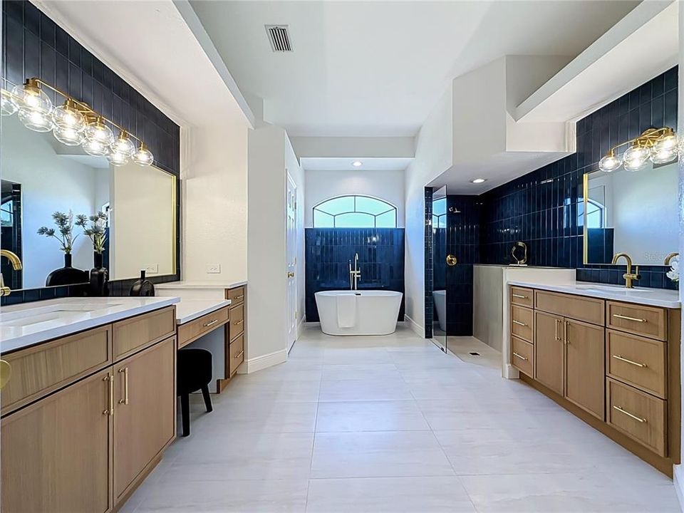Activo con contrato: $849,000 (4 camas, 2 baños, 2312 Pies cuadrados)