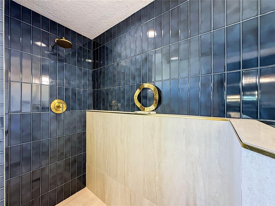 Activo con contrato: $849,000 (4 camas, 2 baños, 2312 Pies cuadrados)