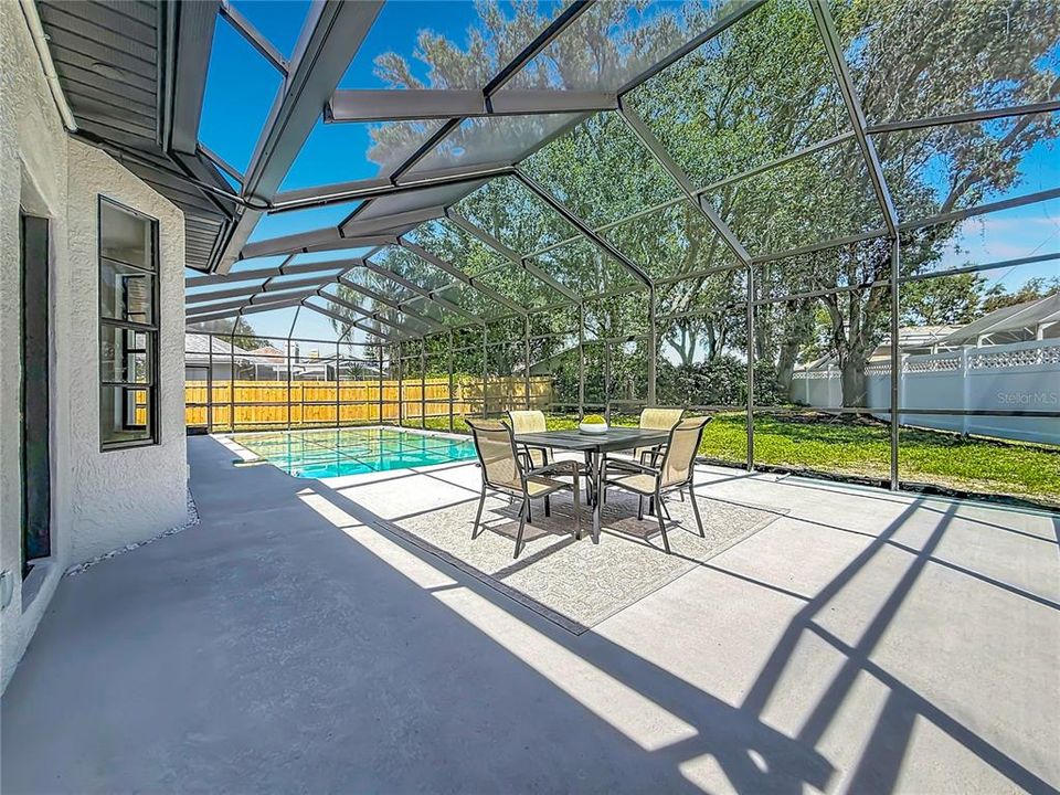 Activo con contrato: $849,000 (4 camas, 2 baños, 2312 Pies cuadrados)