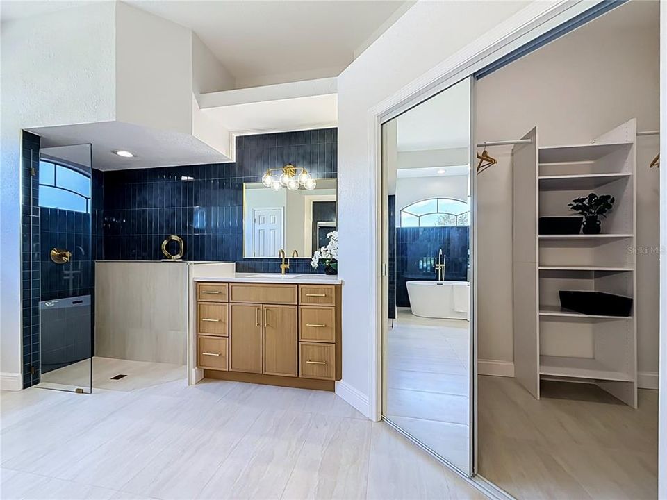 Activo con contrato: $849,000 (4 camas, 2 baños, 2312 Pies cuadrados)