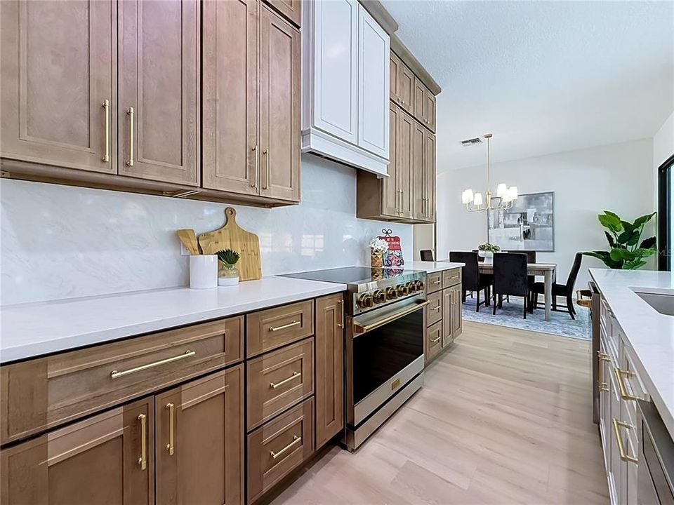 Activo con contrato: $849,000 (4 camas, 2 baños, 2312 Pies cuadrados)