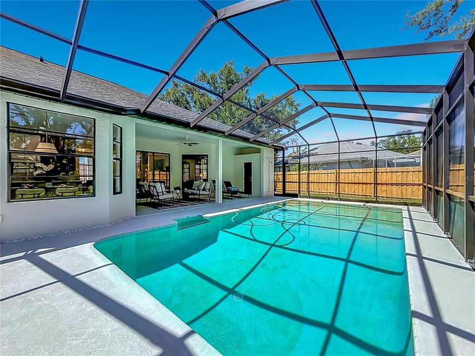 Activo con contrato: $849,000 (4 camas, 2 baños, 2312 Pies cuadrados)