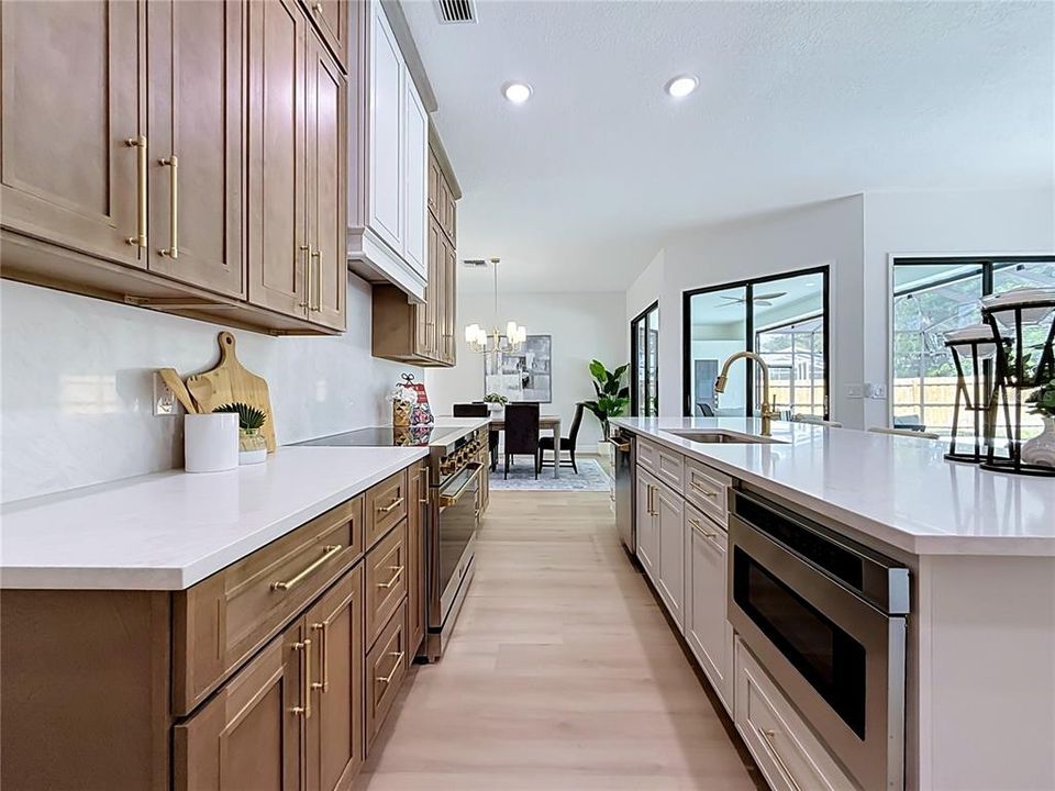 Activo con contrato: $849,000 (4 camas, 2 baños, 2312 Pies cuadrados)