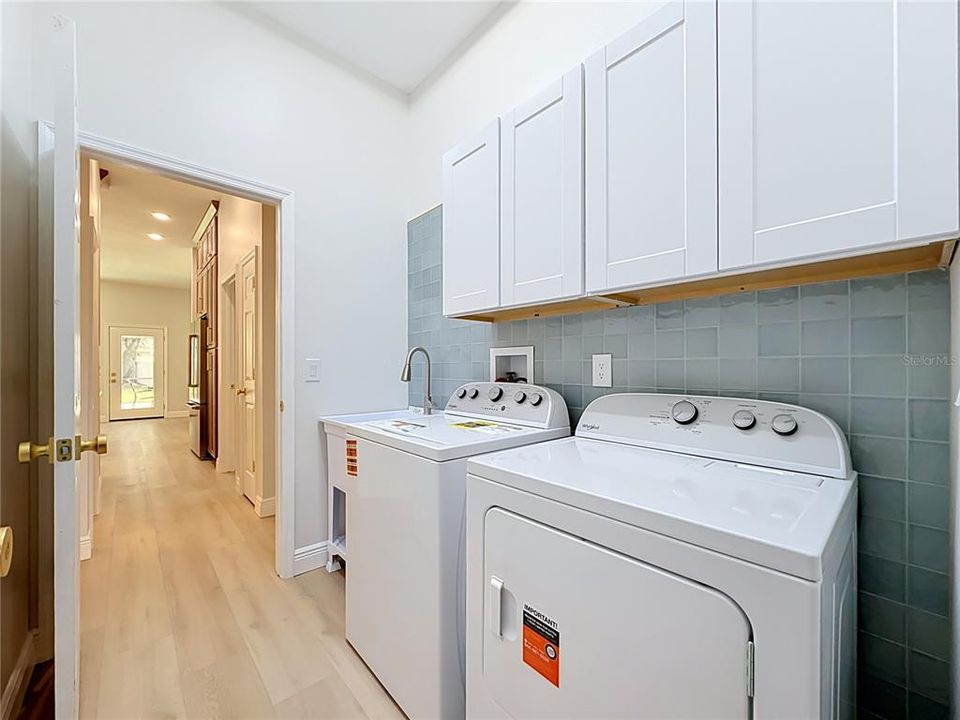 Activo con contrato: $849,000 (4 camas, 2 baños, 2312 Pies cuadrados)