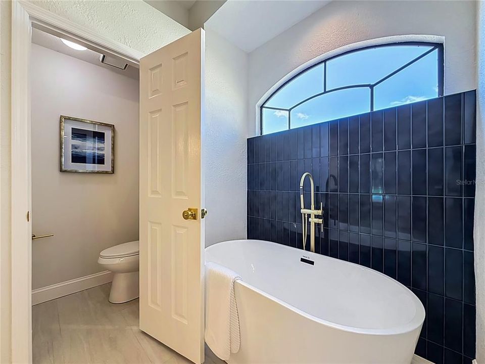 Activo con contrato: $849,000 (4 camas, 2 baños, 2312 Pies cuadrados)