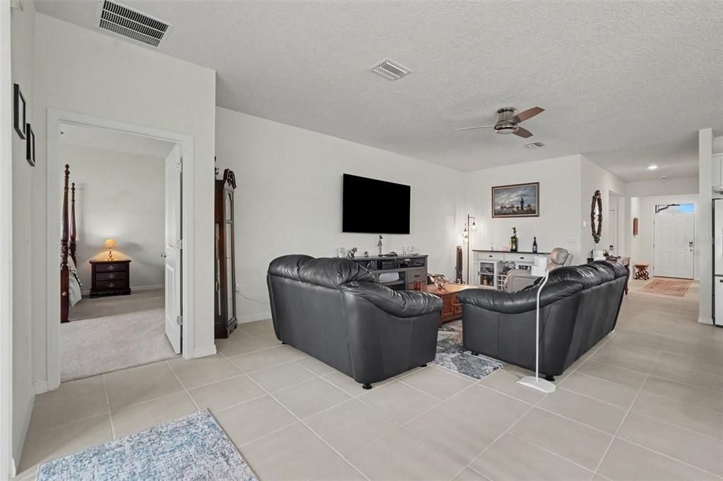 For Sale: $395,000 (4 beds, 2 baths, 2048 Square Feet)