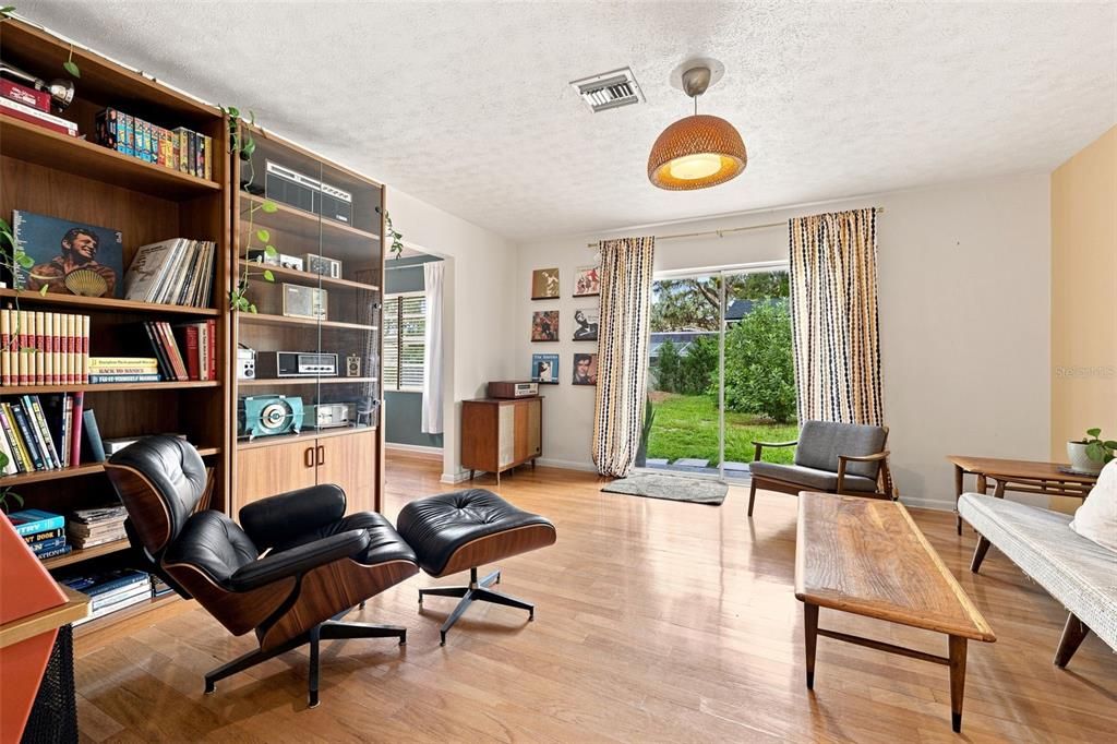 For Sale: $369,900 (3 beds, 2 baths, 1550 Square Feet)