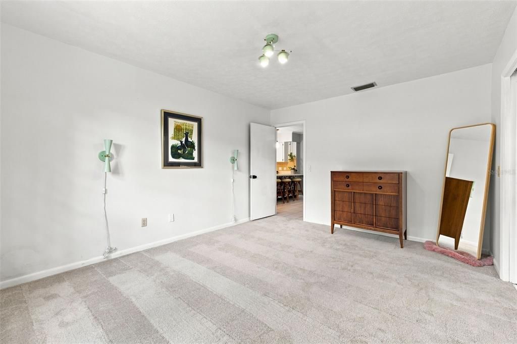 For Sale: $369,900 (3 beds, 2 baths, 1550 Square Feet)