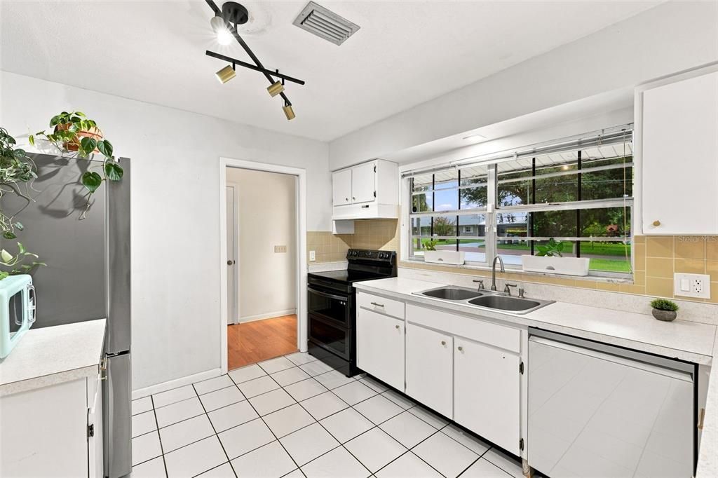 For Sale: $369,900 (3 beds, 2 baths, 1550 Square Feet)
