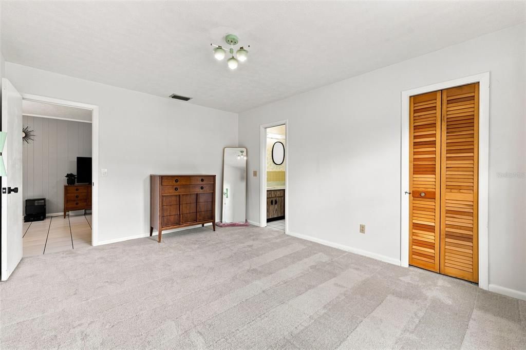 For Sale: $369,900 (3 beds, 2 baths, 1550 Square Feet)