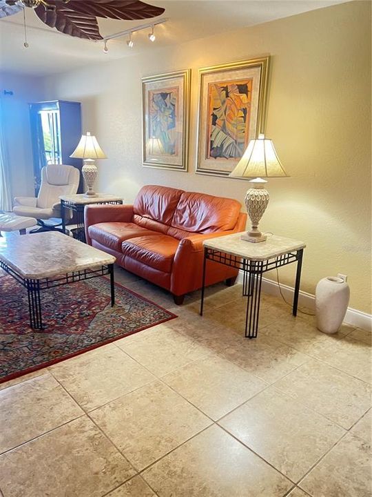 En Venta: $190,000 (2 camas, 2 baños, 1085 Pies cuadrados)