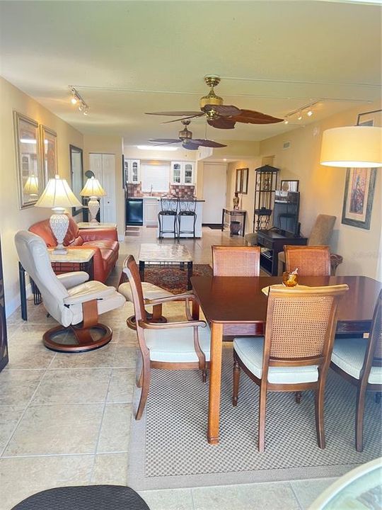 En Venta: $190,000 (2 camas, 2 baños, 1085 Pies cuadrados)