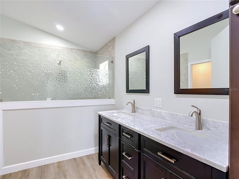 На продажу: $374,900 (3 спален, 2 ванн, 1806 Квадратных фут)