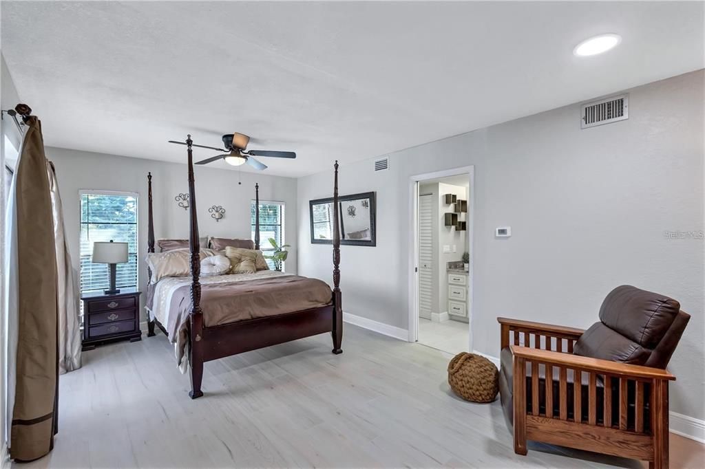 En Venta: $589,000 (4 camas, 3 baños, 2092 Pies cuadrados)