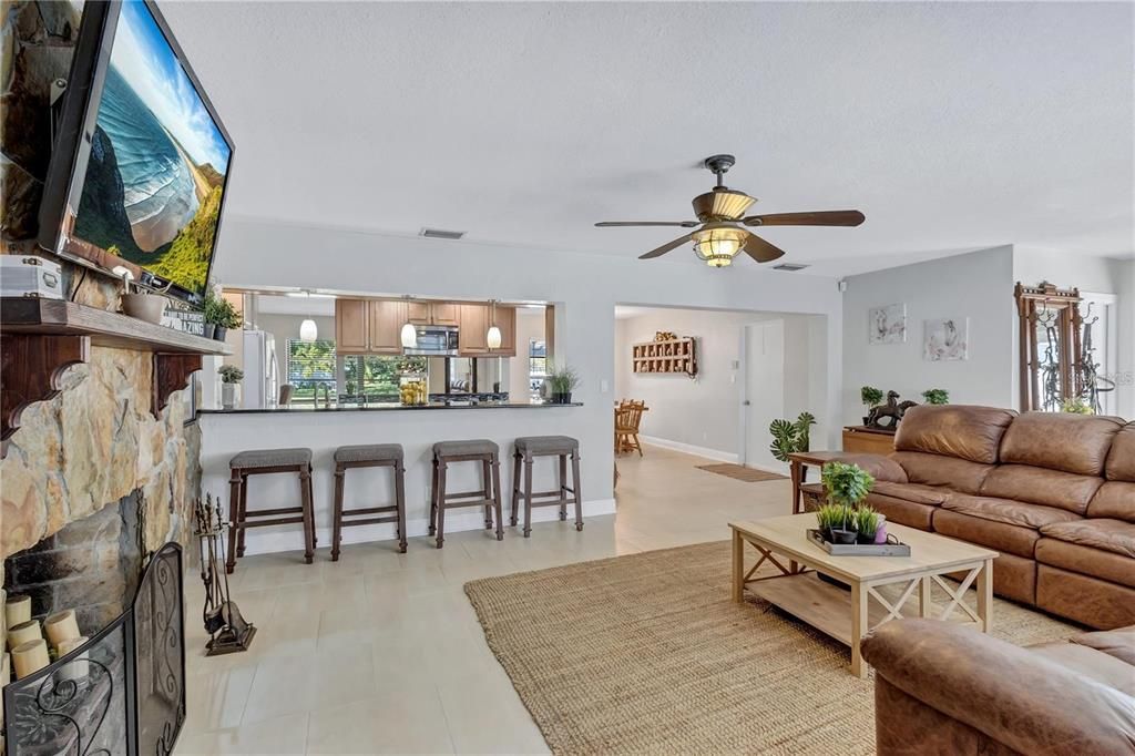 En Venta: $589,000 (4 camas, 3 baños, 2092 Pies cuadrados)