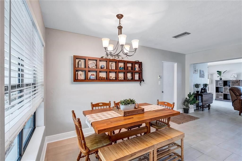 En Venta: $589,000 (4 camas, 3 baños, 2092 Pies cuadrados)