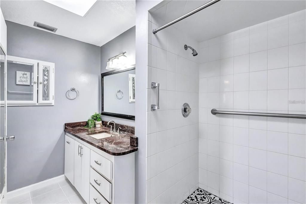En Venta: $589,000 (4 camas, 3 baños, 2092 Pies cuadrados)