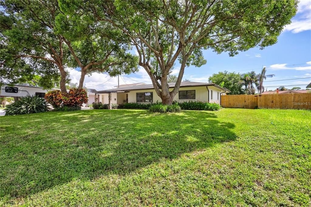En Venta: $589,000 (4 camas, 3 baños, 2092 Pies cuadrados)